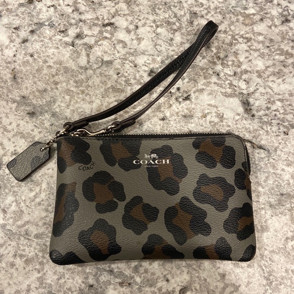 Handbags - Coach wristlet